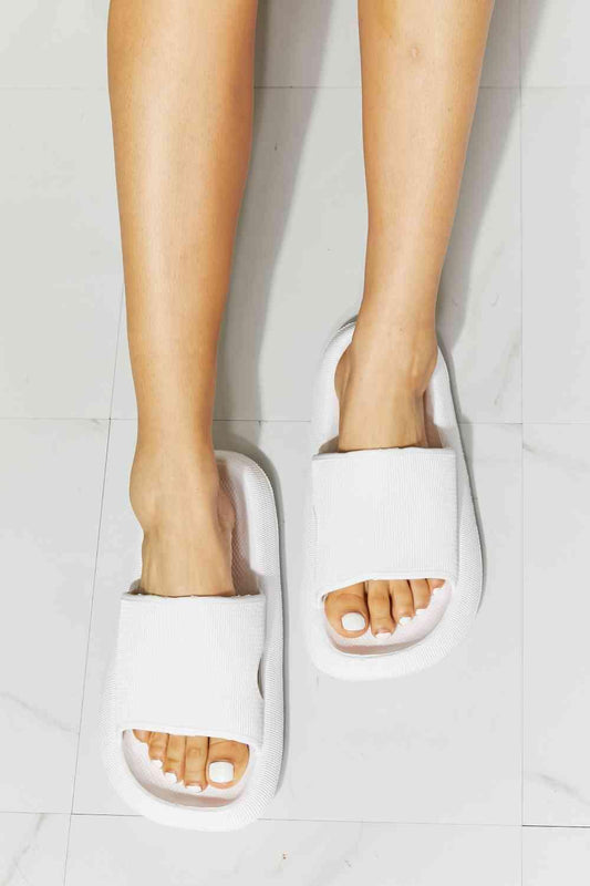 MMShoes Arms Around Me Open Toe Slide in White - Closet of Ren