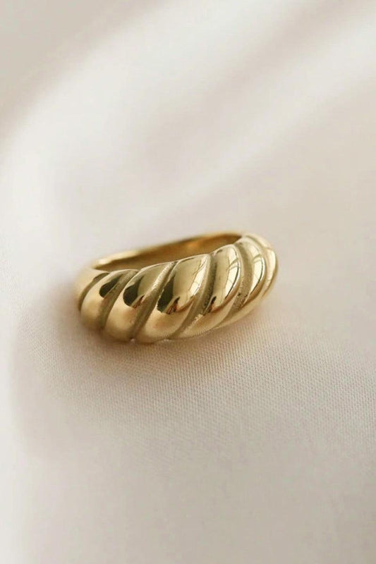 Gold Twisted Ring - Closet of Ren