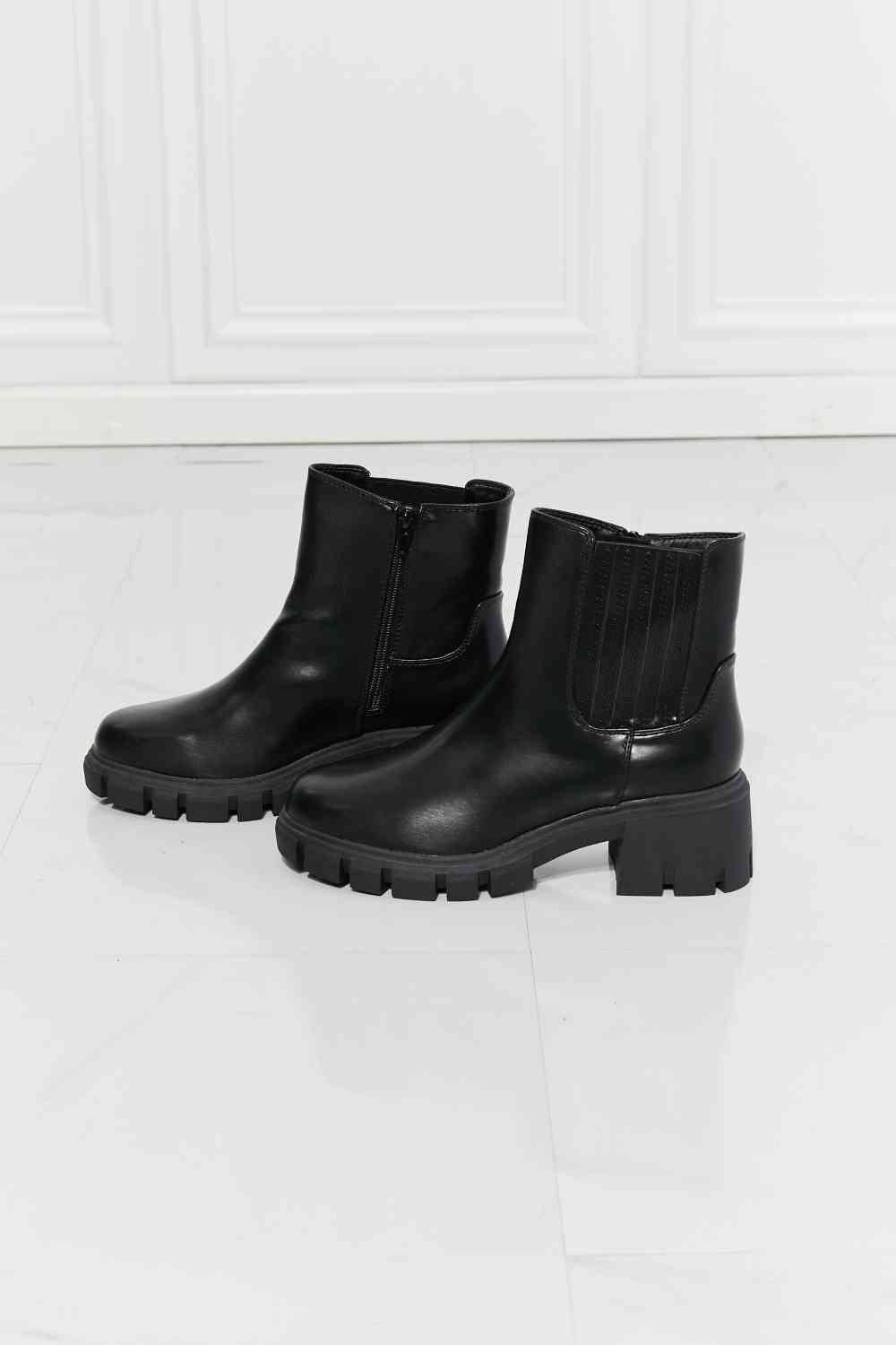 MMShoes What It Takes Lug Sole Chelsea Boots in Black